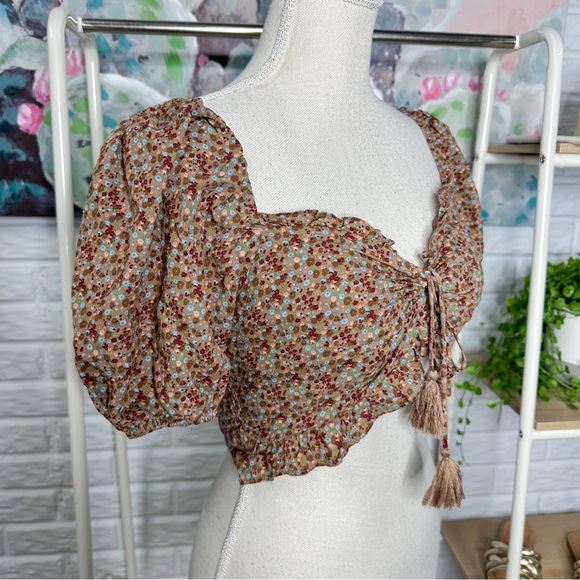 Storia Floral Smocked Crop Peasant Top (M) - Picture 2 of 4